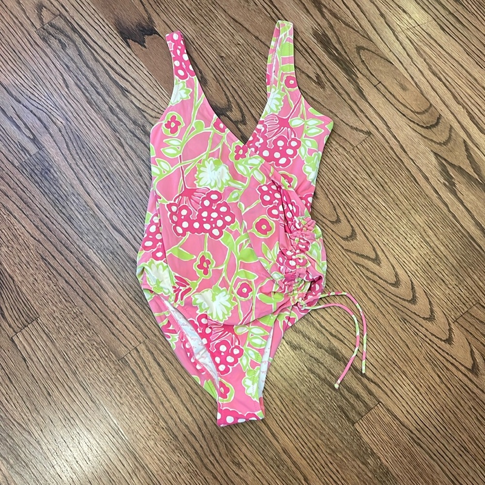 Lilly Pulitzer full piece bathing suit. Size small.